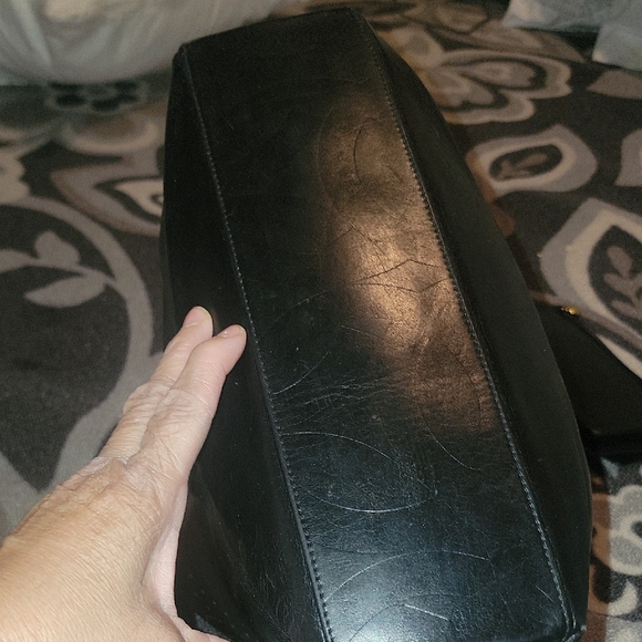 OFFERS EXCEPTED...CHANEL VINTAGE LARGE LAMBSKIN LEATHER TOTE !AUTHENTIC - Picture 5 of 11